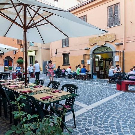 Отель La Casa Degli Artisti 1 Неттуно Экстерьер фото